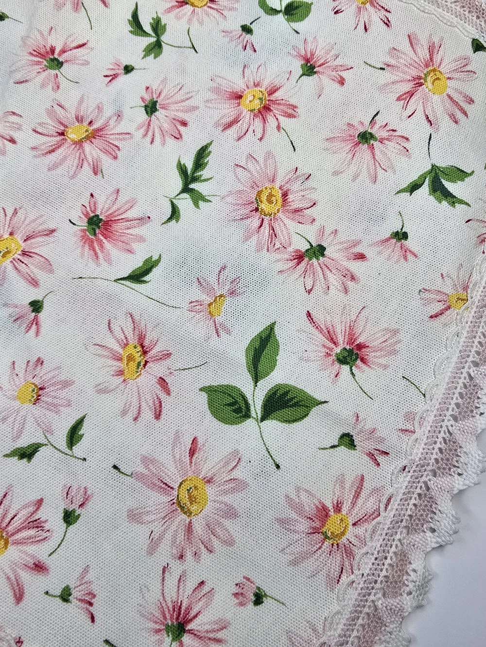 Floral Pink Daisy Lace-Trim Place Mats/  Kitchen Napkins 18